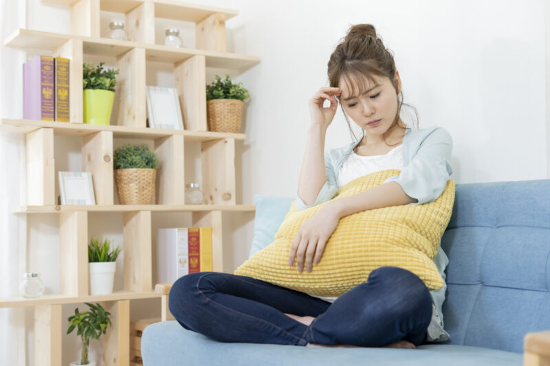 静かな場所でお腹が鳴るのはなぜ？セルフチェックで腹鳴の原因と止める対策を徹底解説 - 東京原宿クリニック