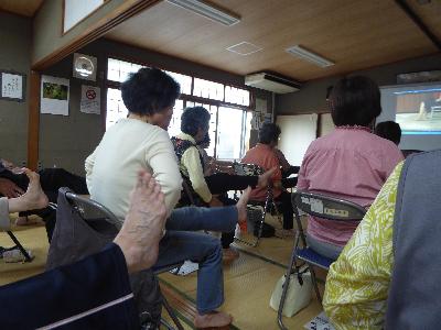 立ち上がりや歩行に自信がない方向け座ったまま手軽にできる！椅子エクササイズ7選ZIPCARE MEDIA