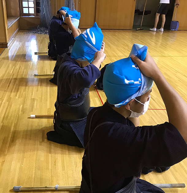 武道園 口で噛む 面手拭いの巻き方 付け方 - YouTube