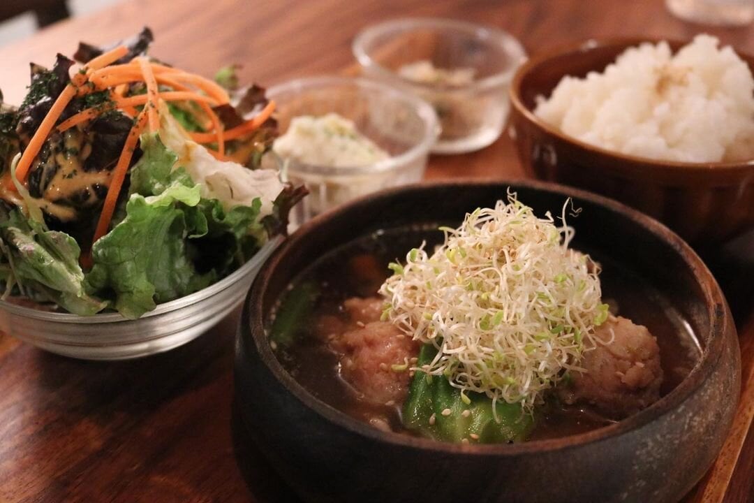 少し待っても入るべき！老舗の人気焼肉店「李朝園 吉祥寺店」は、コスパ・味・居心地・メニューが最高!! –