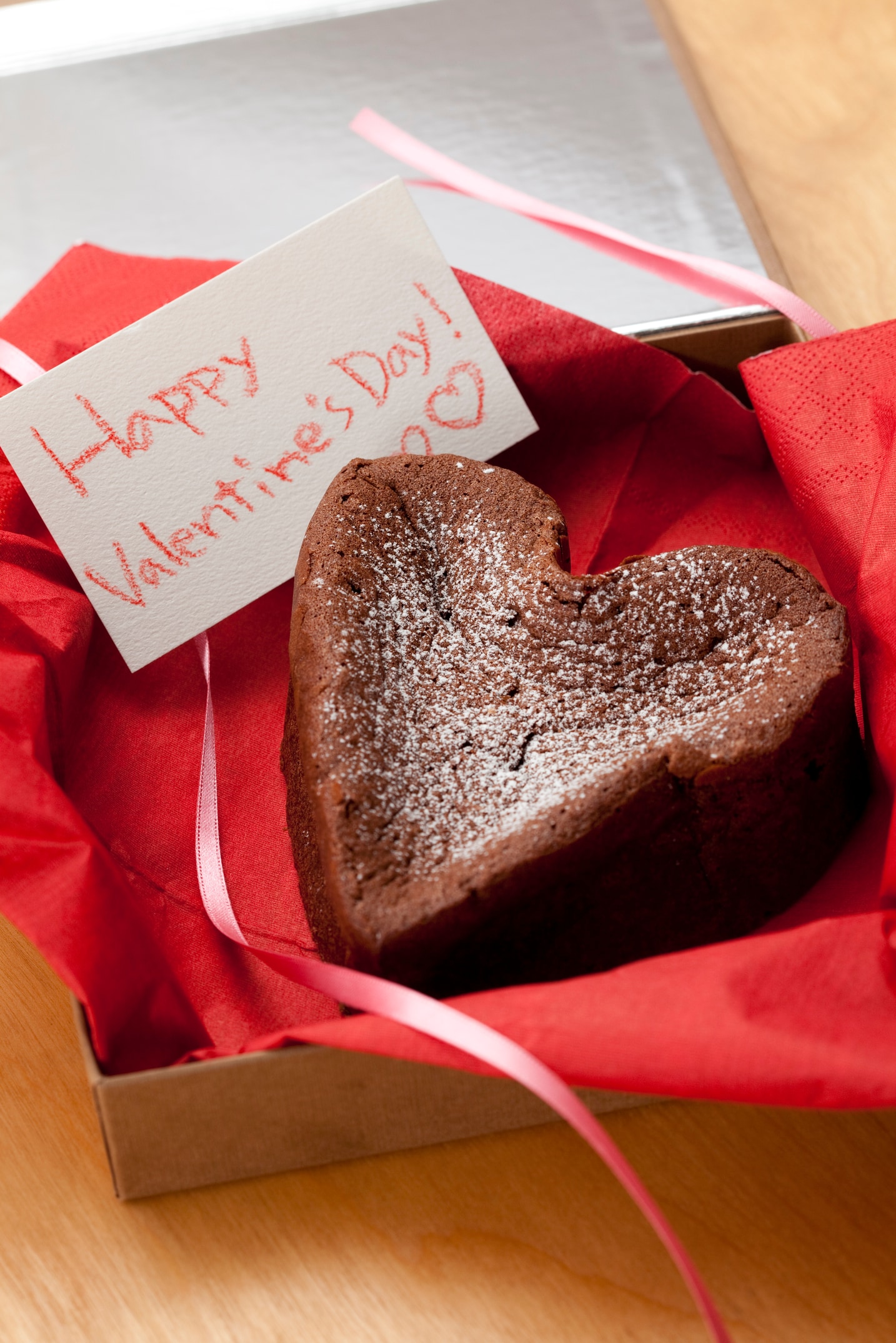 チョコもらったら意識する？バレンタイン後の男性心理は？渡し方は