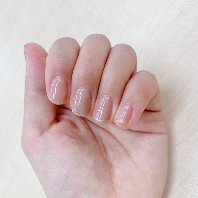 短い爪でもおしゃれ！マグネットネイルの最新デザインと実践テクニック