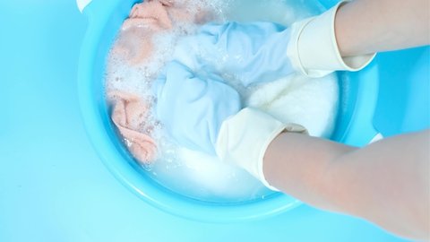 ゴム手袋をはめる白衣の女性の写真素材19440530- PIXTA