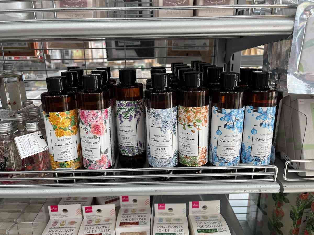 迷わず複数買い決定 ！」ダイソーの“アロマボトル”がコスパ抜群。家中に置きたくなります ！TRILL トリル