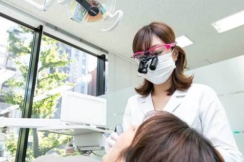 当院では女性歯科医師が勤務しております🦷 また各種専門医及び院内技工士がいるため患者様の要望にあったテーラーメイド治療を行っております 女性👩‍⚕️Dr.勤務日３月4.5.11.12.13.18.19.25.26日となっております 各種保険診療対応 お気軽にお問い合わせください