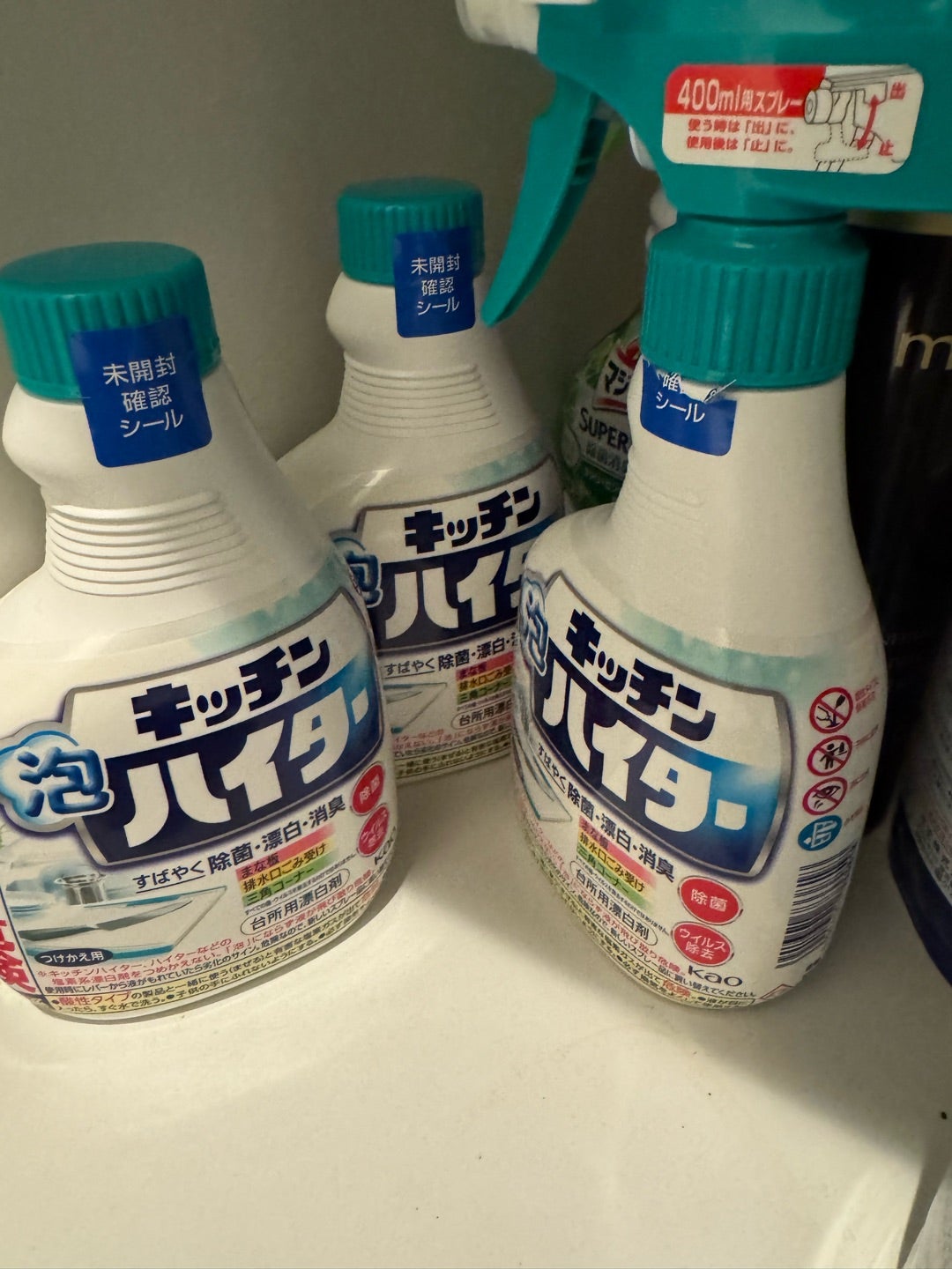 MATE わたしの節約﻿カビキラーとキッチンハイターの違い ﻿ ﻿ @kaori.y.t さんの投稿をご紹介します💕 ﻿投稿主さまの許可を得ております。 ﻿ ﻿ ・ .﻿ .﻿ カビキラーとキッチンハイターって﻿ 何が違うか知っていますか