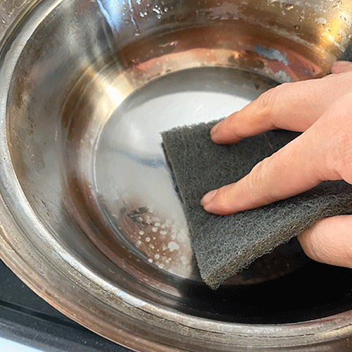 重曹とクエン酸はステンレス鍋の焦げ付き・黒ずみの除去に大活躍！クレンザーや研磨剤を使う前の下処理にもおすすめ！