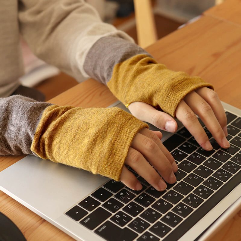 使いやすいから今年もこれ！冬に必須の「アームウォーマー」40代の高見えコーデブログAkane's Miracle