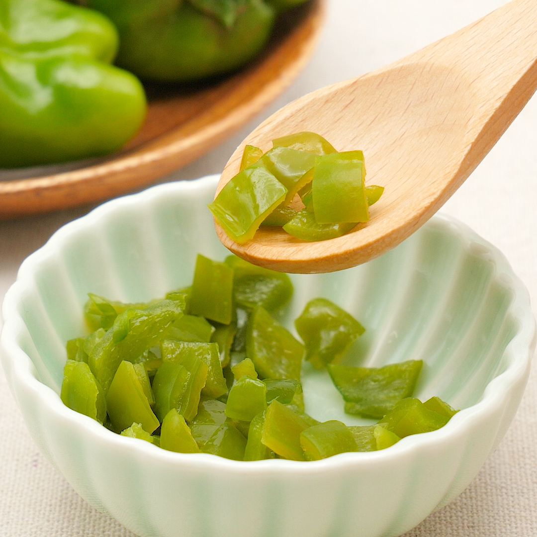 離乳食でピーマンはいつから？与え方の注意点や後期・完了期のレシピも紹介ママリ