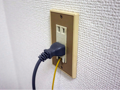 ハミングウォーターはアース線有り。付けるべきか、差込み口が足りない場合の対応策を紹介ウォーターサーバーのはなし