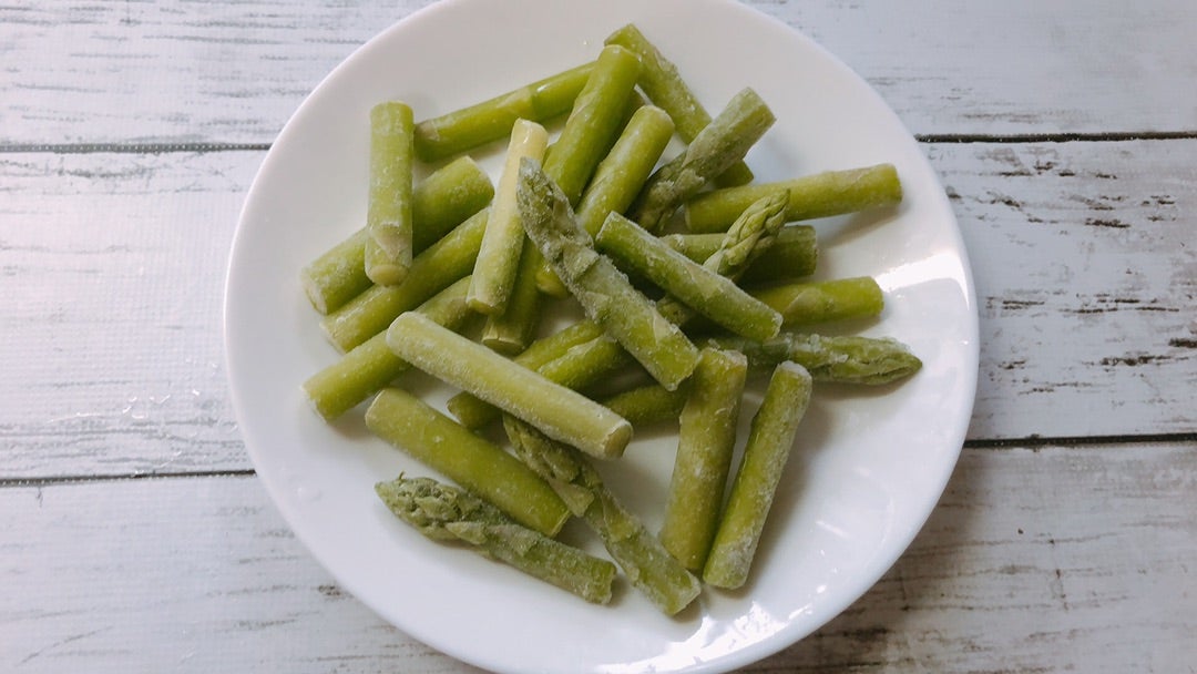 アスパラの保存 生のまま冷凍か⁉茹でてから冷凍か⁉どちらもOKなので比較してみた♪茹でが優勝！『あたらしい日日』こんな時代のニューノーマルな暮らし方。食と農、生活情報をお届けします