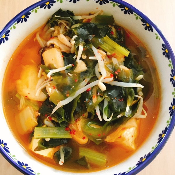 煮るだけ5分♪『豆腐とキムチのコクうま味噌スープ』