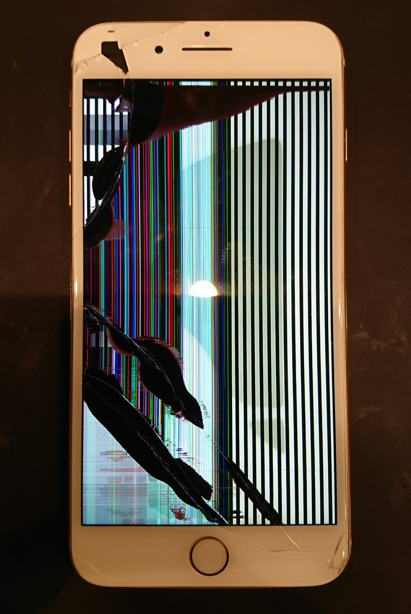 スマートフォンの画面割れの対処法修理の費用や割れないための事前対策も解説iタウンページ