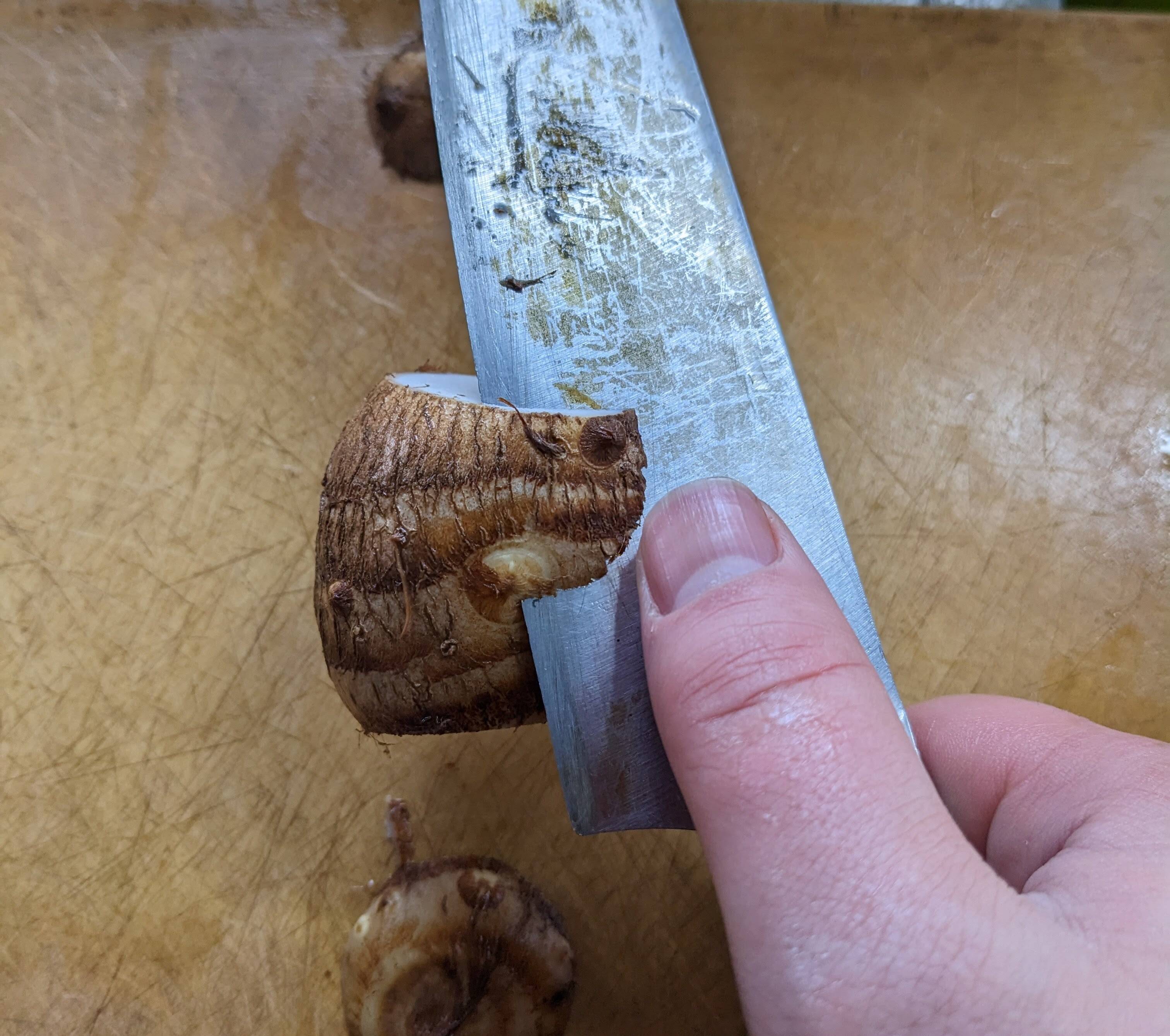 里芋の皮むき方法！レンジ・鍋・包丁、徹底攻略。かゆみ対策もバッチリ！2ページ目- macaroni