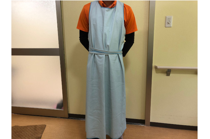 楽天市場平日15時まで即日出荷 パッとつけられる入浴介護エプロン 入浴介助 入浴介助用エプロン 介護お風呂 訪問介護 防水エプロン はっ水 撥水簡単装着 介護 福祉 ケア 高齢者 老人 生活 支援 風呂 シルバー エプロン 人気商品 ヘルパー 介助 入浴 フットマーク