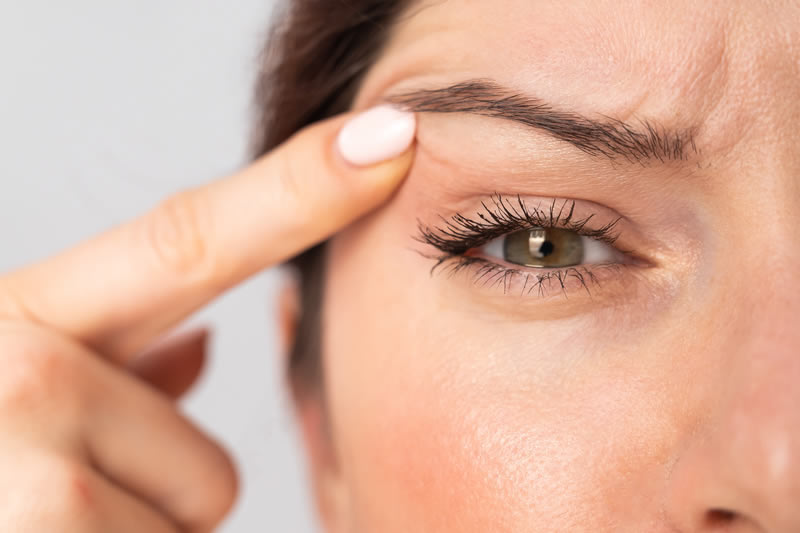 生まれつきの三重まぶたです。きれいな末広二重になりたいです。下- Yahoo!知恵袋