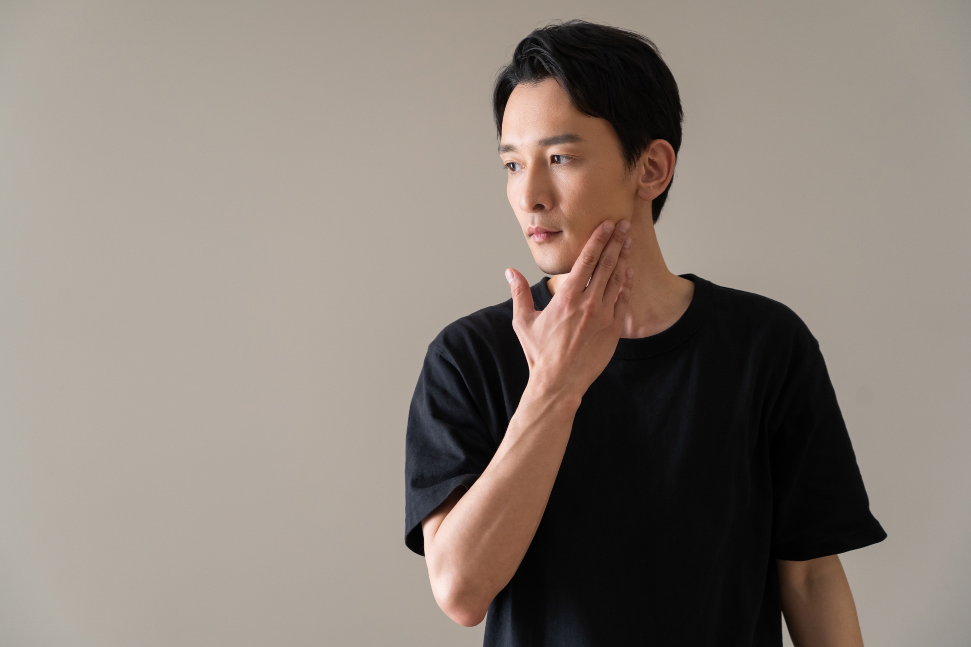 専門家解説 顎の肉を落とす！筋トレによる即効性ある二重あご解消法