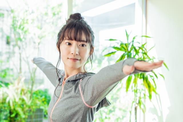 シムハーサナ 獅子のポーズ の効果効能とやり方ヨガジャーナルオンライン