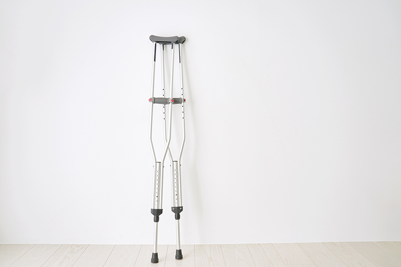 松葉杖歩行の使用方法と注意点 - 足立慶友整形外科
