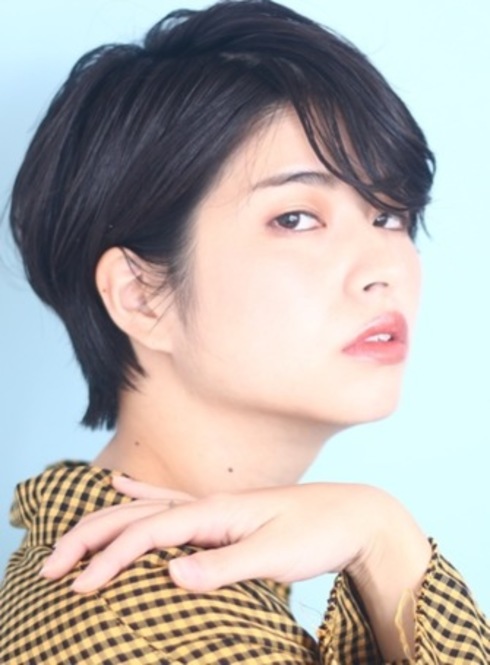 おでこが狭い人に似合うショートヘアおすすめ4選♪美人度がUPする！4MEEE