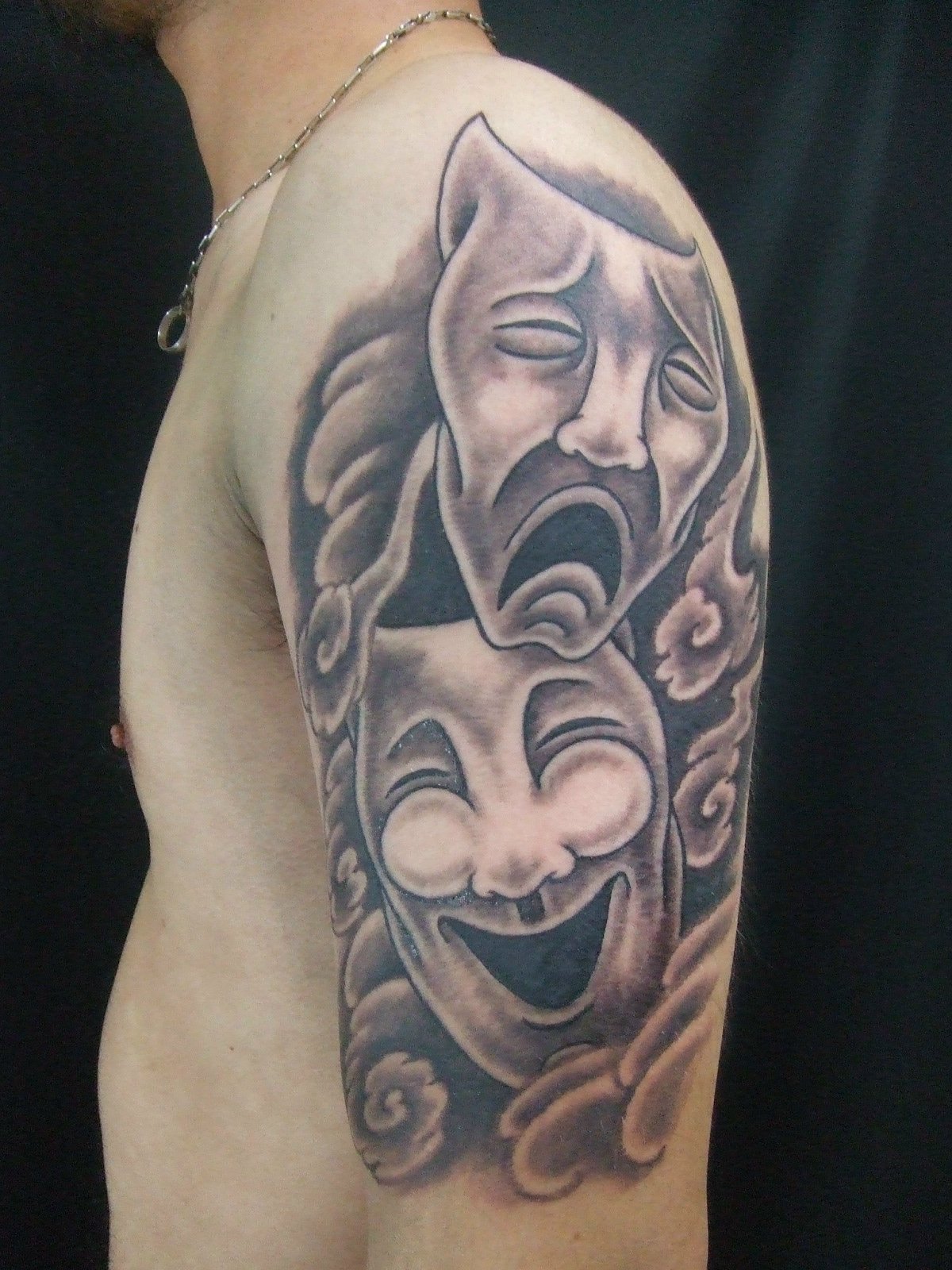 JKCODE タトゥー - ゴシックレタリングの一時的なタトゥーステッカー「太陽が輝き、自由と夢」＆「自由と夢」 -手、腕、首、顔用の長持ち15日間防水ボディインク - 簡単な貼り付けと取り外し - 大胆な*のタトゥーデザイン - 男性と女性のための*ス -パーティー、カ