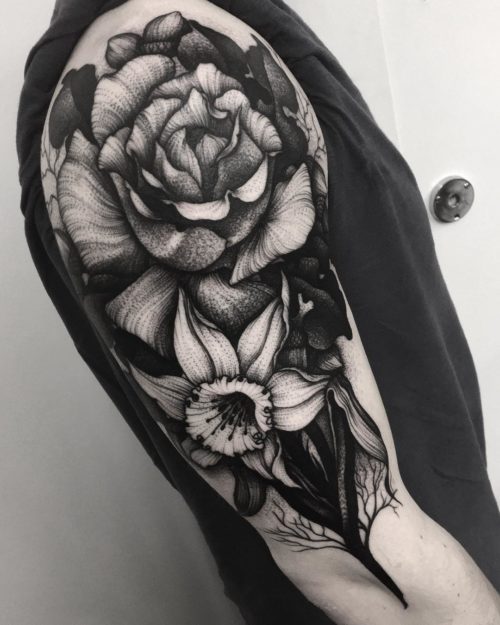 薔薇 ローズ バラ のタトゥーの意味大阪 タトゥースタジオLUCKY ROUND TATTOO 刺青