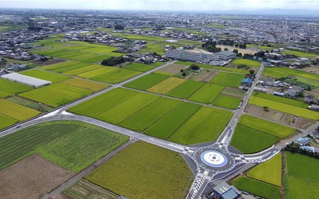 一体どうすればいい？ バイクでの走行中に突然雨が降ってきたときの対処法バイクのニュース