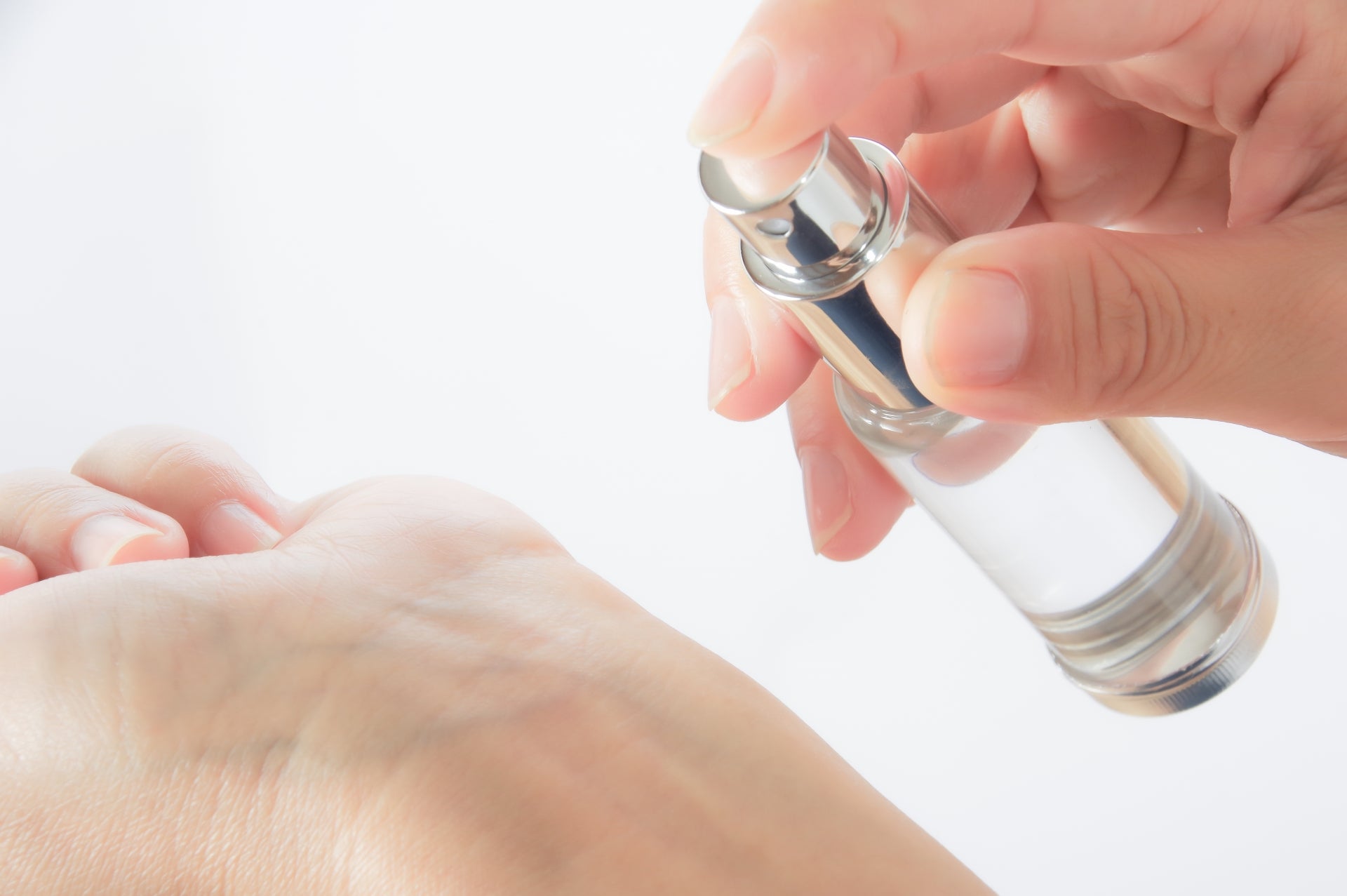 ホワイトムスク」ってどんな香り？レディース向けのおすすめ香水10選と匂いの特徴RAXY ラクシー