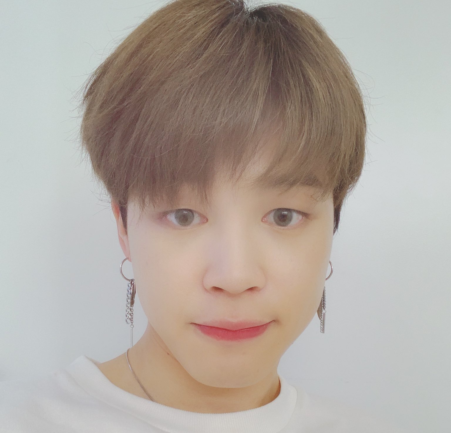 寝る前にそんなことを！？ BTS ジミン、過酷なダイエットを乗り切る驚きの方法を伝授！ 厳しい食事制限に耐えるため、彼が生み出したまさかの秘策に衝撃最高のスタイルをキープするプロ意識がさすがすぎる - KPOP monster