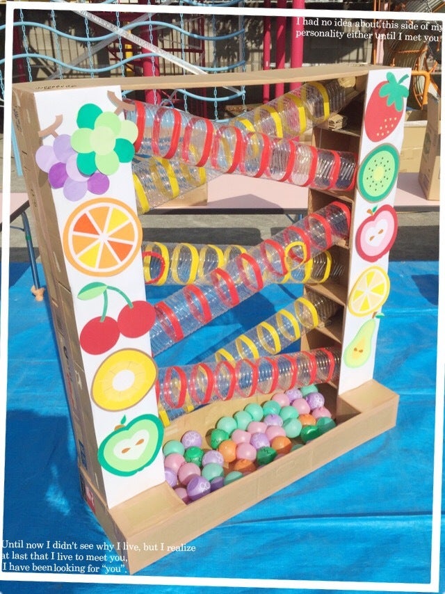 ひむかキッズ保育園牛乳パックの大型積み木遊びトンネルのように潜ったり、中にお座りして遊んだり、自分たちで積んだりと様々な遊び方で楽しんでいる子どもたちです♡☺︎♡企業主導型保育園宮崎市 保育園大型積み木手作り玩具牛乳パック０歳児遊び