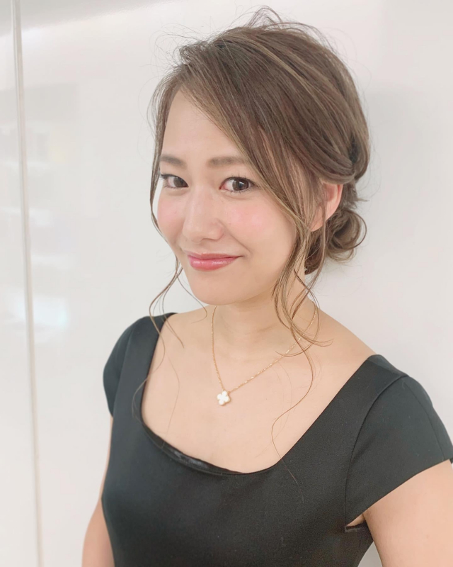 40代＆50代のヘアアレンジ うねる薄毛もふんわり華やか！「ヘアクリップ１つ」でまとめ髪できたantenna アンテナ