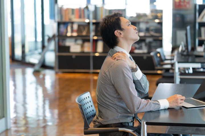 残業多すぎて仕事辞めたい」残業が理由でもOK?転職活動のポイントを徹底解説