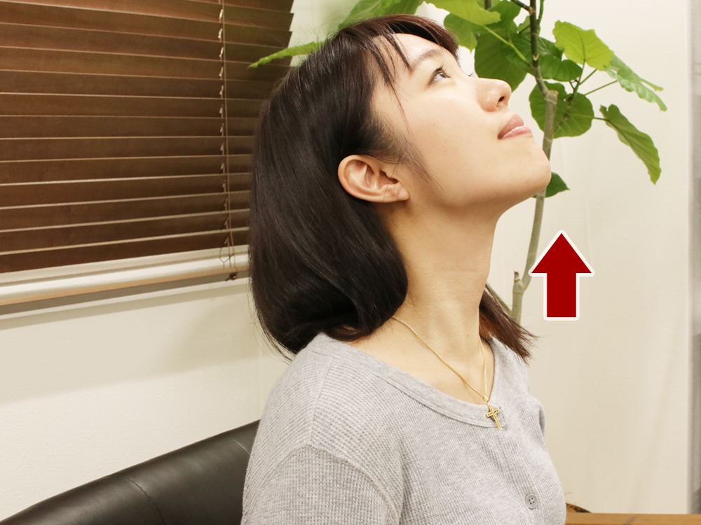 専門家が教える、スマホ首・ストレートネック解消の正しい姿勢＆ストレッチ方法 - ITをもっと身近に。ソフトバンクニュース