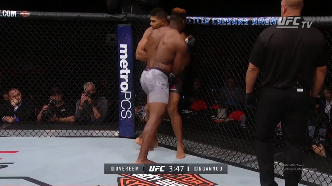 UFC “78億分の1”路上生活から人類最強の座についたガヌーが子供たちに贈った言葉「人生がフェアじゃないのは、君のせいじゃない。だから 」 -ゴング格闘技