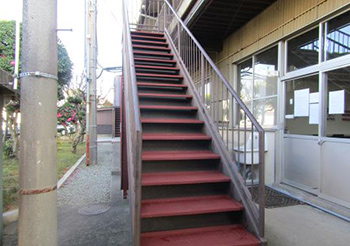 Amazon蛍光 夜に光るL型 階段マット 滑り止めテープ 階段すべり止め 屋外 屋内 転倒防止 安全対策 事故防止 幅5cm*幅2.5cm厚さ3mm 長さ1M*1本 緑FUWUA滑り止めシート 通販