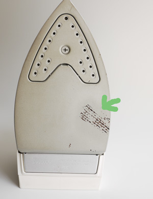 アイロンの焦げの落とし方！ガンコな汚れをキレイに取る方法は？コジカジ