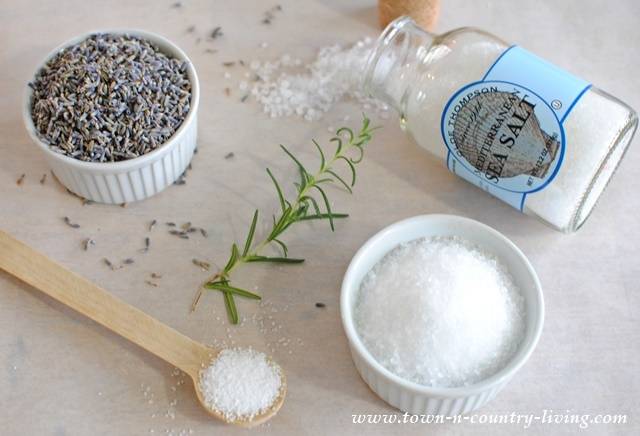 ローズマリーの使い方には生のままで簡単に活用できる方法がある