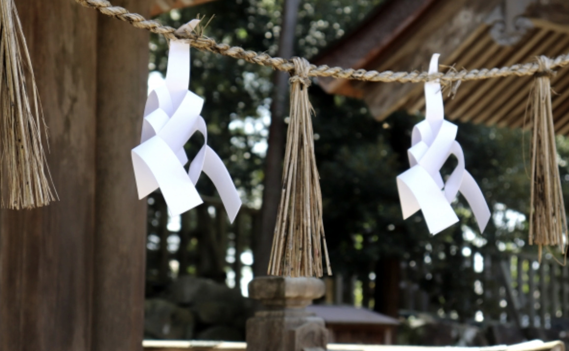 玉串の意味とは捧げ方の作法や玉串料の相場も解説 - 家族葬のファミーユ Coeurlien