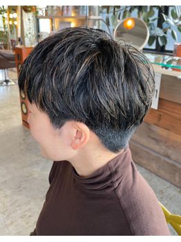 白髪ぼかしハイライト ショート ベリーショート：L189503315ヘアーデザインムーヴ Hair designMOVE のヘアスタイルホットペッパービューティ