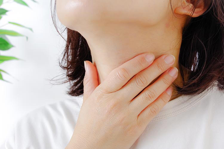 バンクシー「Love is in the Air」作品の意味と解説The Art of Banksy