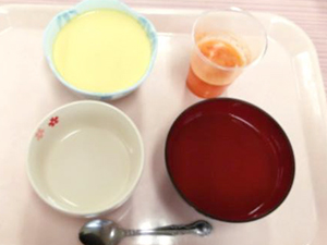 お大事に」「一生懸命作りました」メッセージを添えて 五分粥食と全粥食を作りました桜の聖母短大