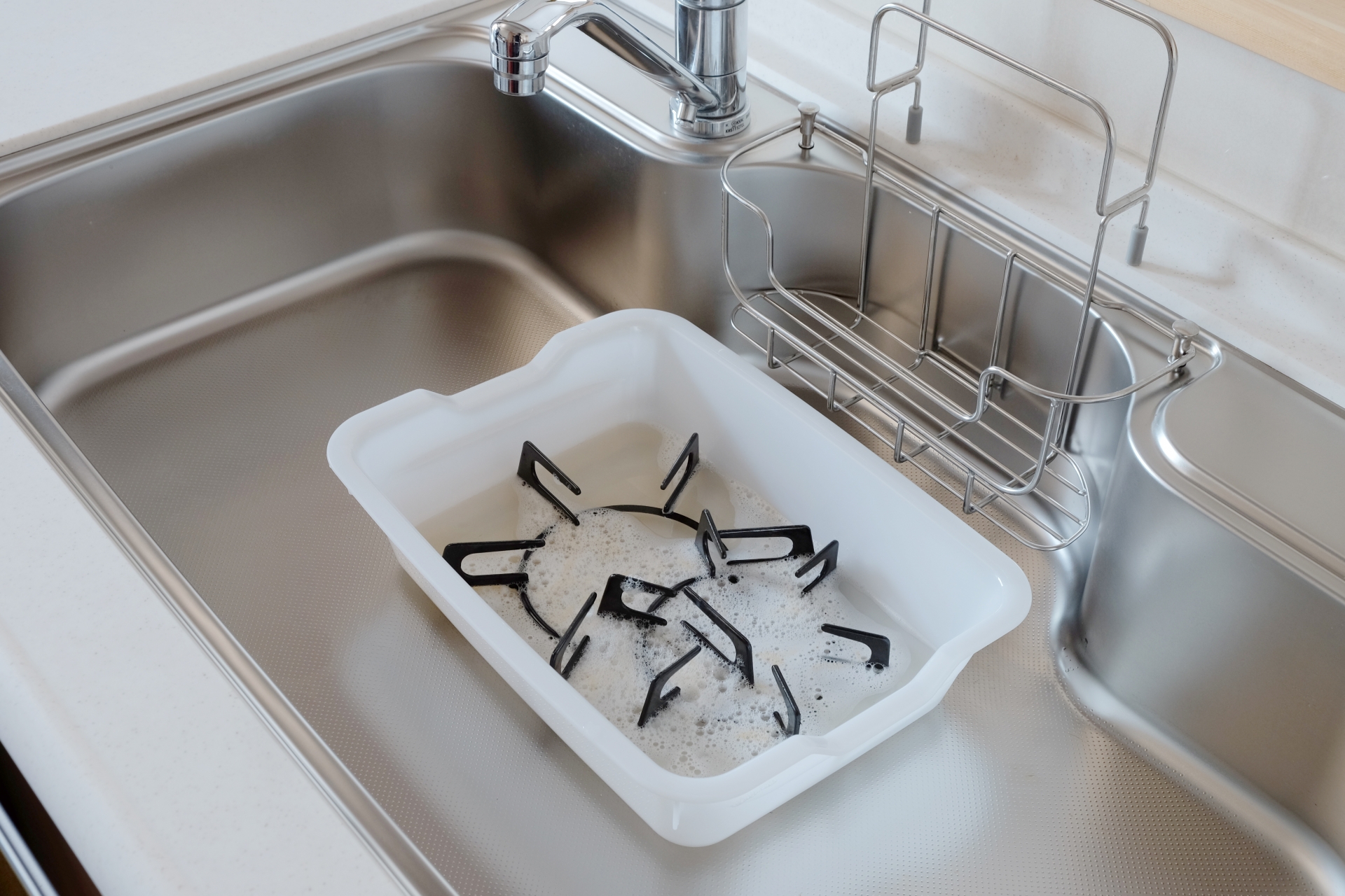 ガスコンロの掃除方法油汚れや焦げの落とし方ときれいに保つコツコーナンTips