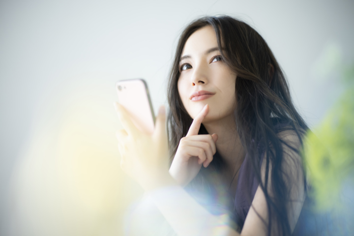 出産報告のタイミングは？伝え方やメッセージ文例＆体験談、無料テンプレも！cozre コズレ 子育てマガジン