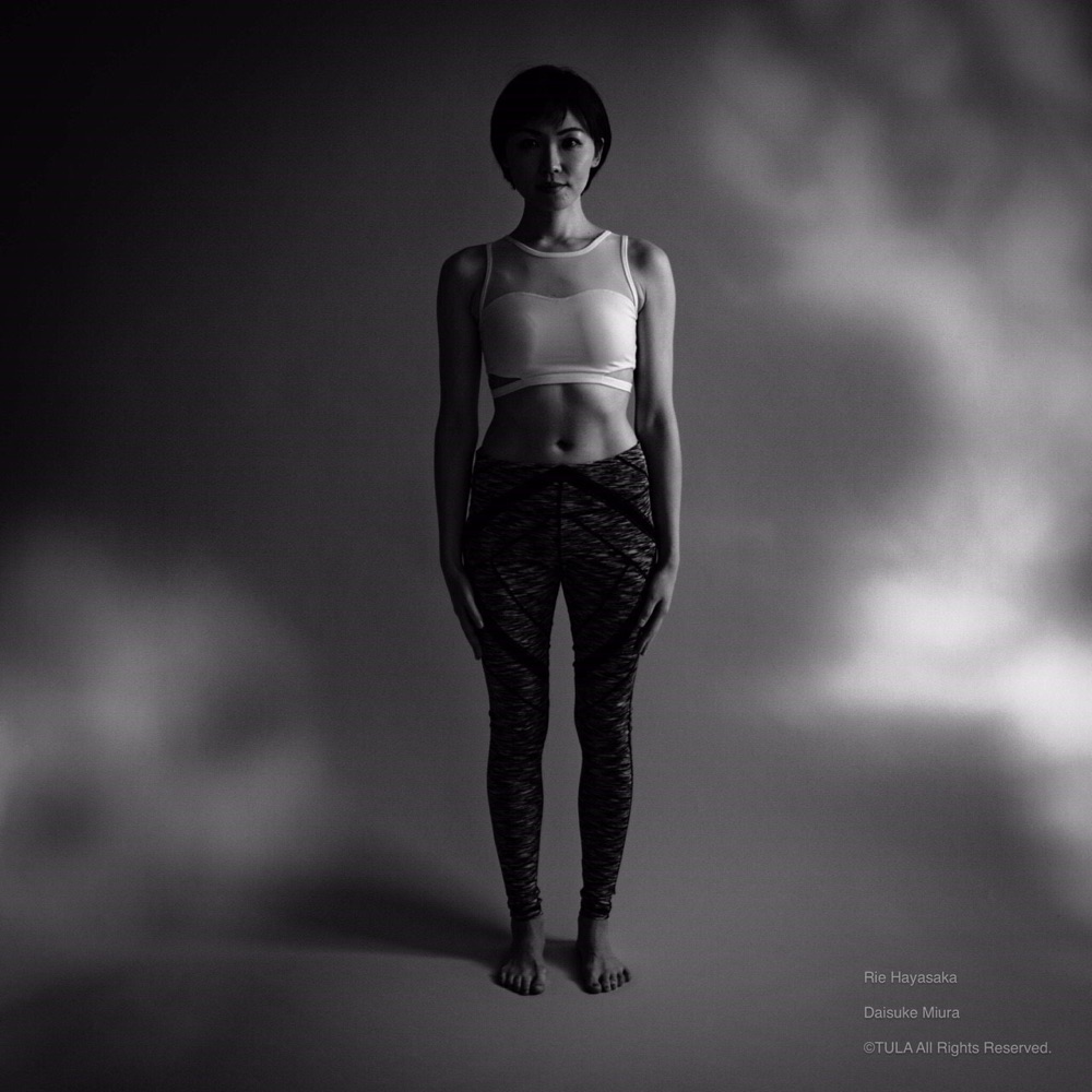 立位の基本 「山のポーズ」 と 「木のポーズ」ヨガで心も体もリフレッシュ ライフスタイル提案マガジンcocoliving 株式会社オリバー発行