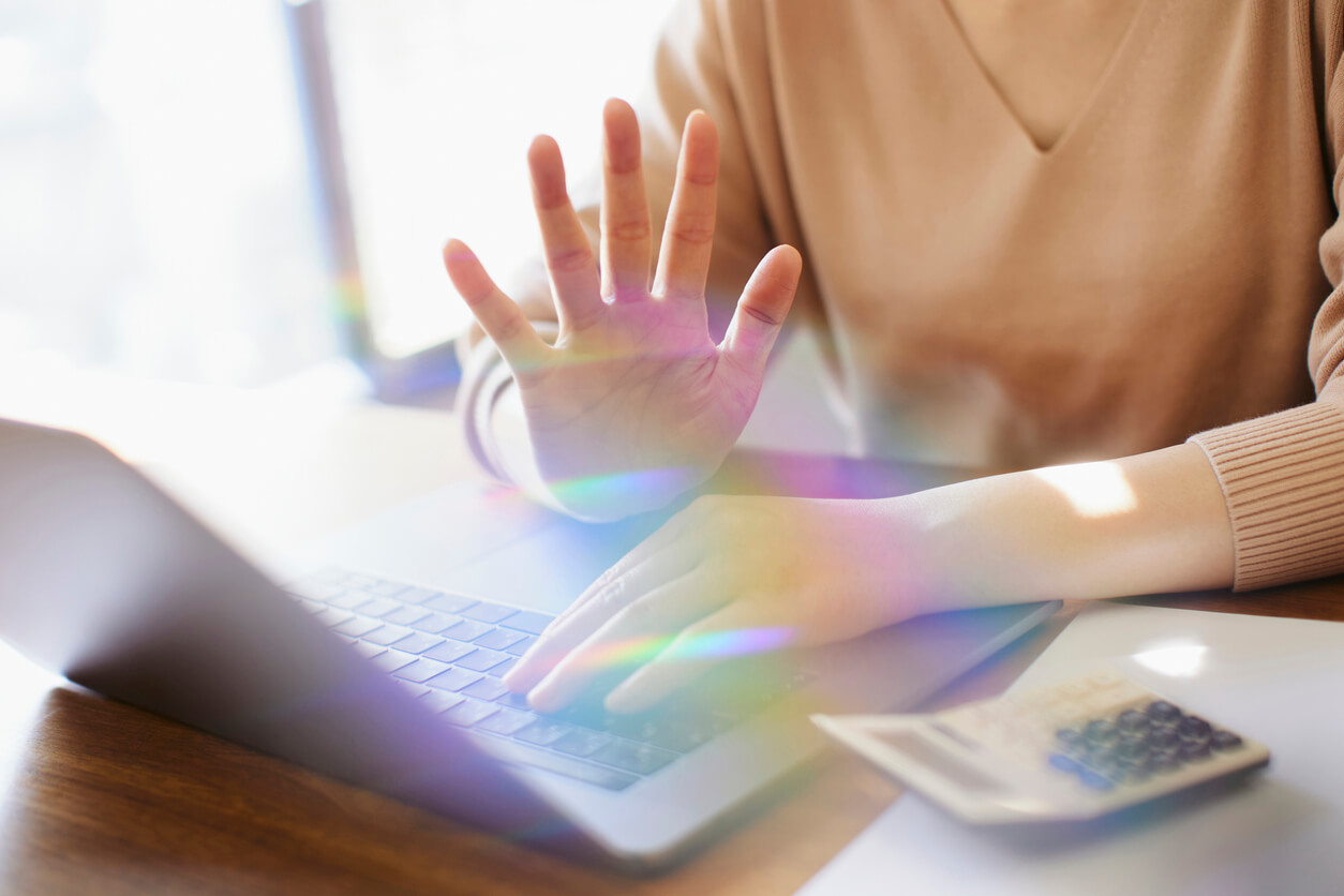 運命線がない人は運が悪い？その手相の見方や意味を現役鑑定士が解説！ウラスピナビ