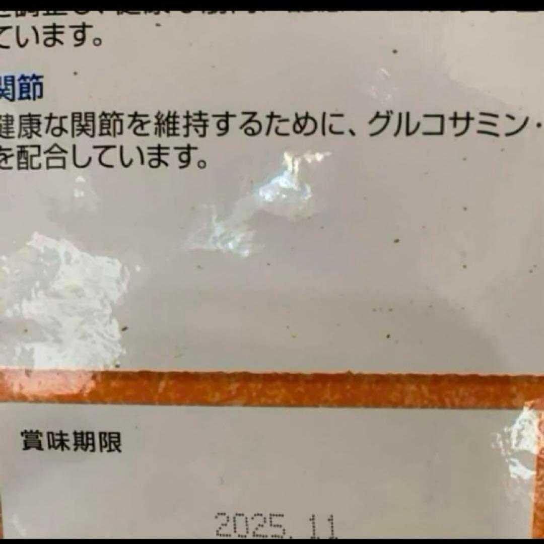 虫眼鏡を持って体重計に乗っている女性のイラスト素材76174431- PIXTA