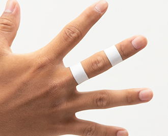 指の固定 突き指 テーピングの貼り方ピップ プロ・フィッツ ProFits