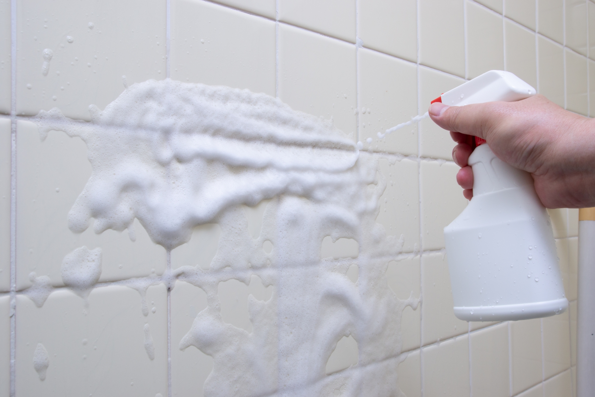 ハイター・キッチンブリーチ・カビキラーなどの塩素系漂白剤の違いカガクなキッチン