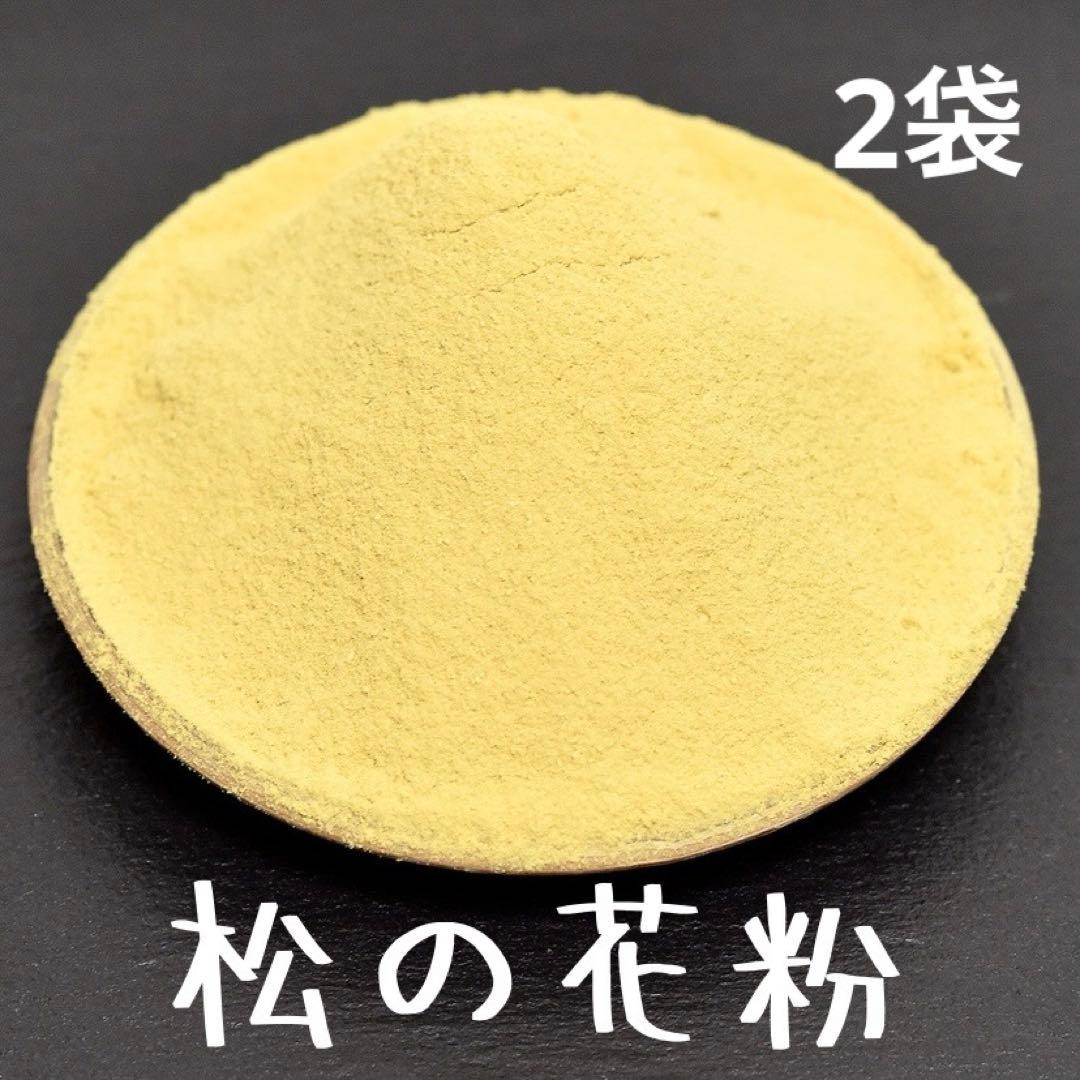 春の松の若芽。満開の松の枝。松の若芽 – 代替薬。スコットマツの花が咲く枝で黄色い花粉を被せ、男性の性別。写真素材1396162943Shutterstock