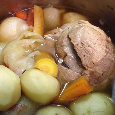 アイスバインって何？美味しい食べ方・作り方を紹介！豚肉通販 和豚もちぶた 公式 国産豚肉のお取り寄せ・お歳暮・お中元・ギフトなど贈り物に人気